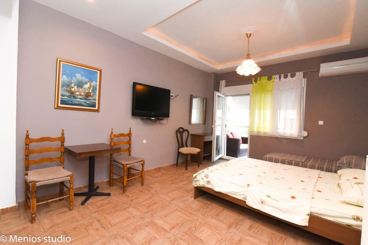 Menios Apartments And Studios Nea Kallikrateia Bagian luar foto