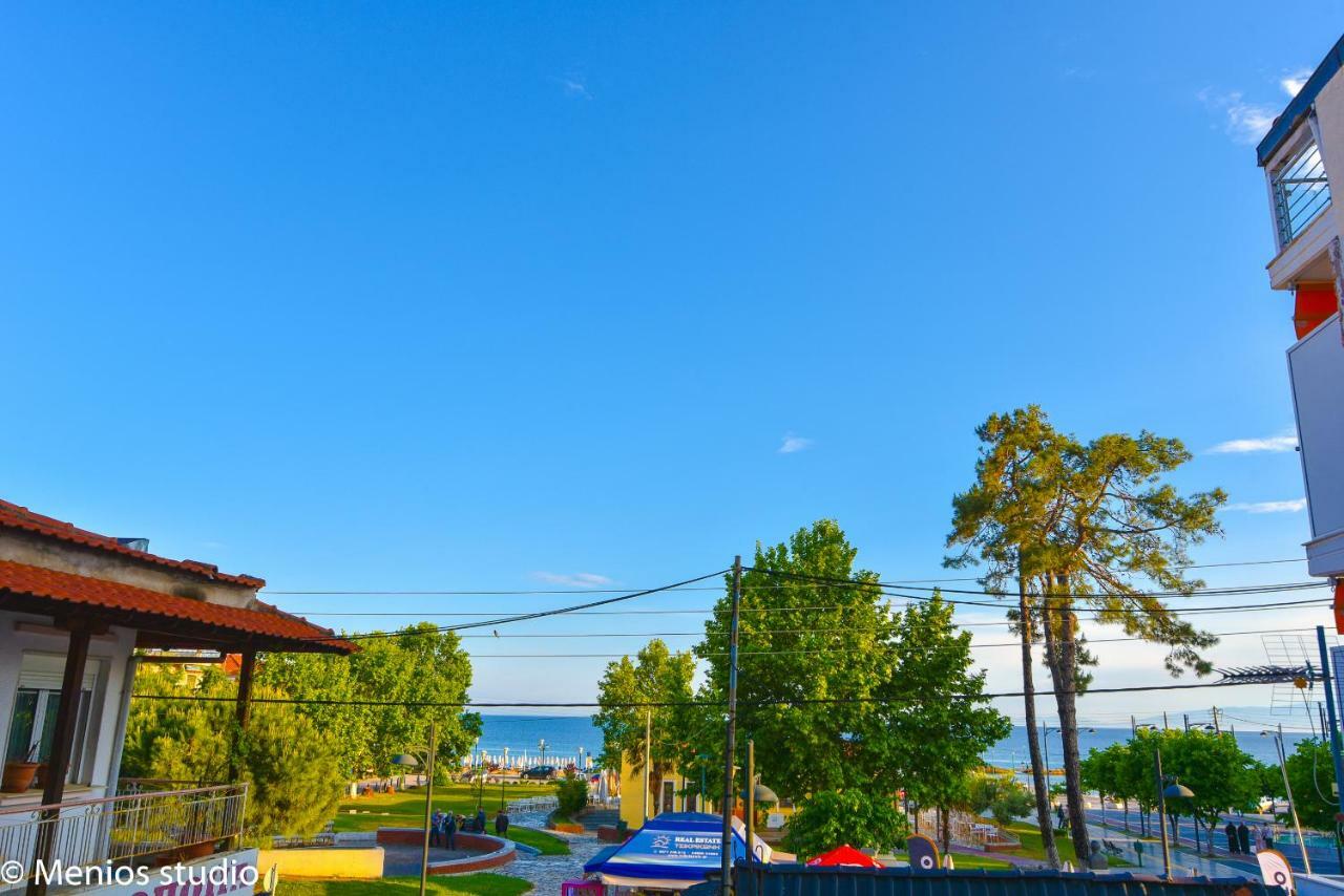 Menios Apartments And Studios Nea Kallikrateia Bagian luar foto