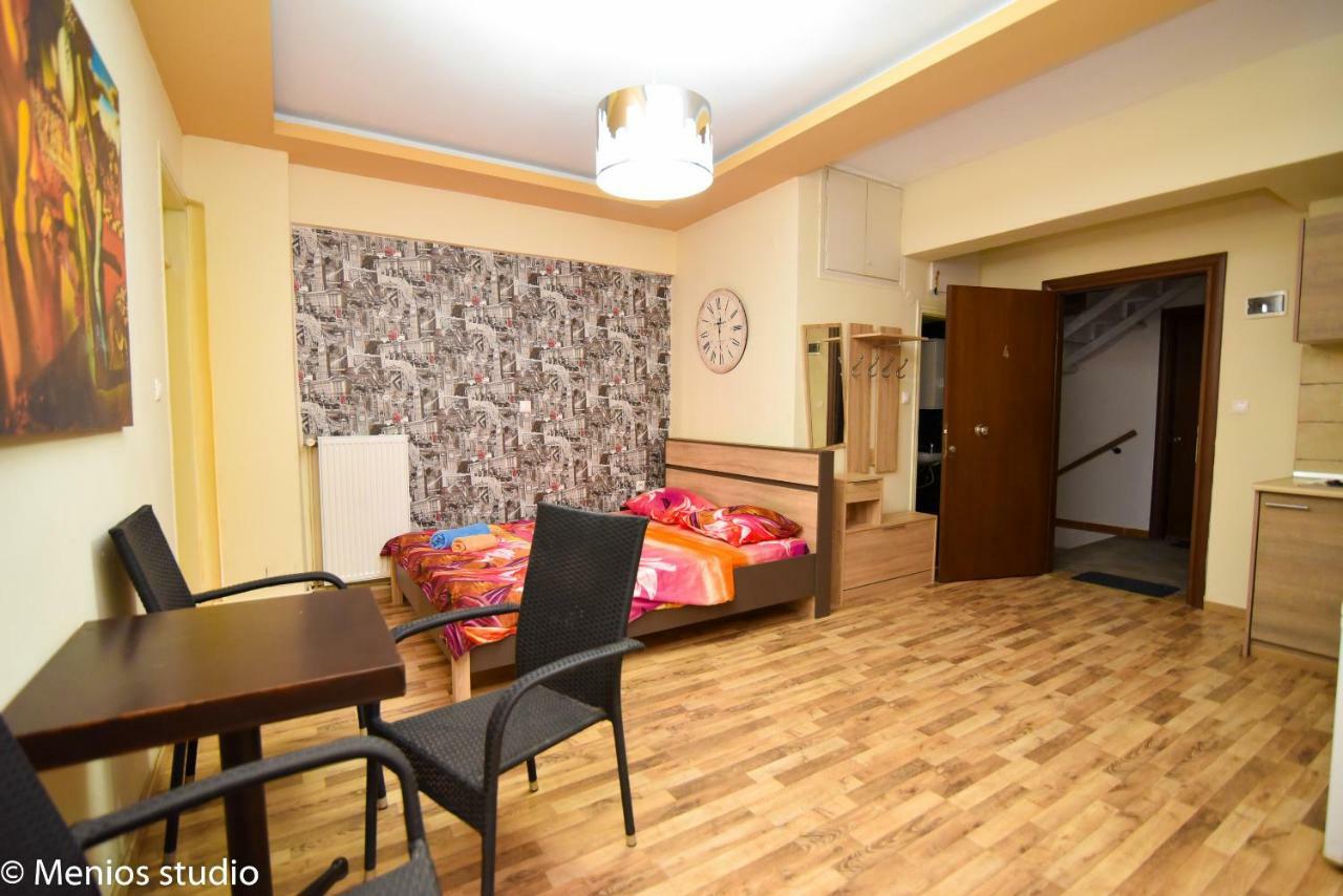 Menios Apartments And Studios Nea Kallikrateia Bagian luar foto