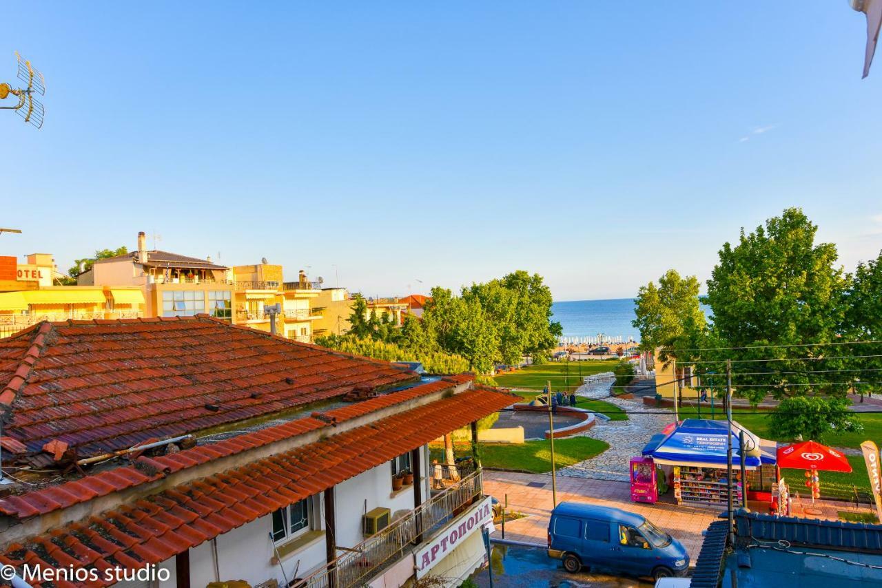 Menios Apartments And Studios Nea Kallikrateia Bagian luar foto