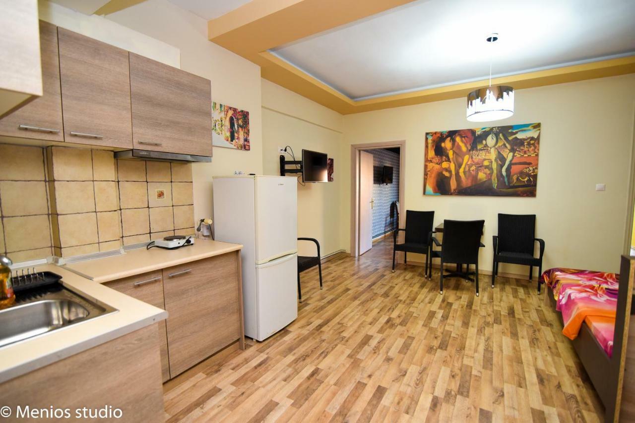 Menios Apartments And Studios Nea Kallikrateia Bagian luar foto